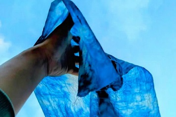 冬の鶴ヶ城 雪白と赤と藍を纏う旅、藍染め体験と天鏡蒸留所2日間